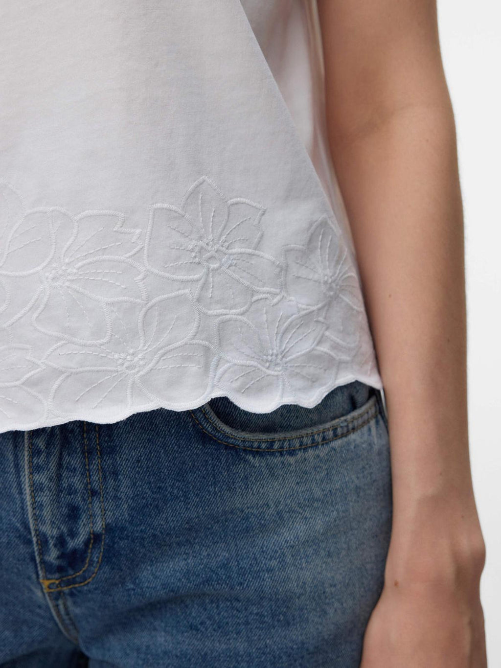 10342965/Bright White White emb VERO MODA