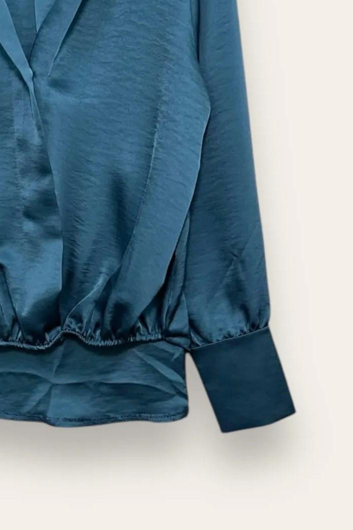 Camicia in raso a portafoglio con elastico al fondo 