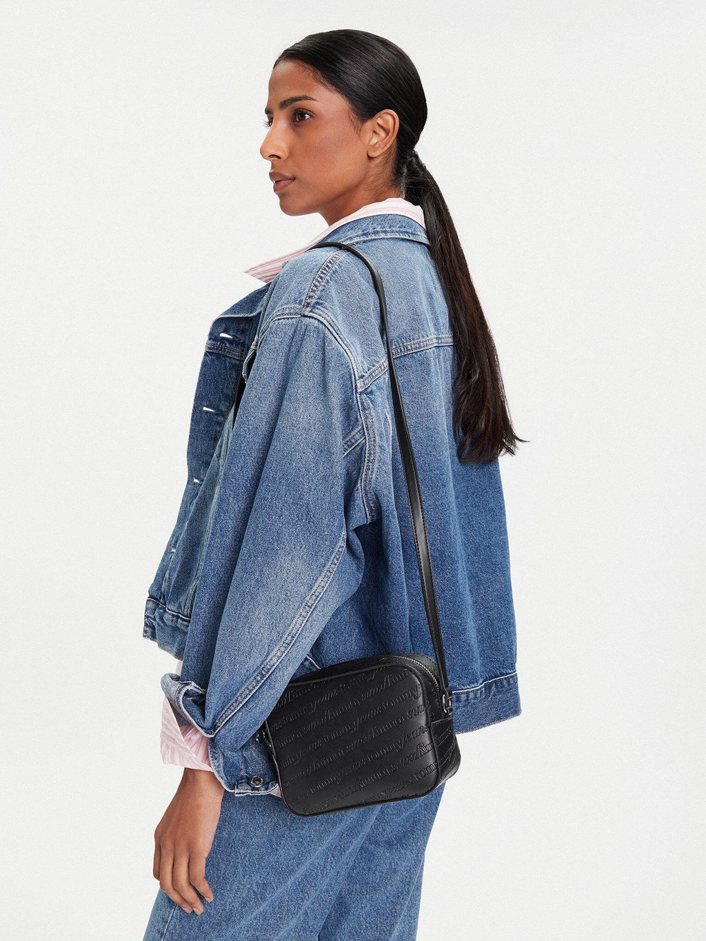 TJW MUST AOP CAMERA BAG AW0AW17865/BDS TOMMY JEANS