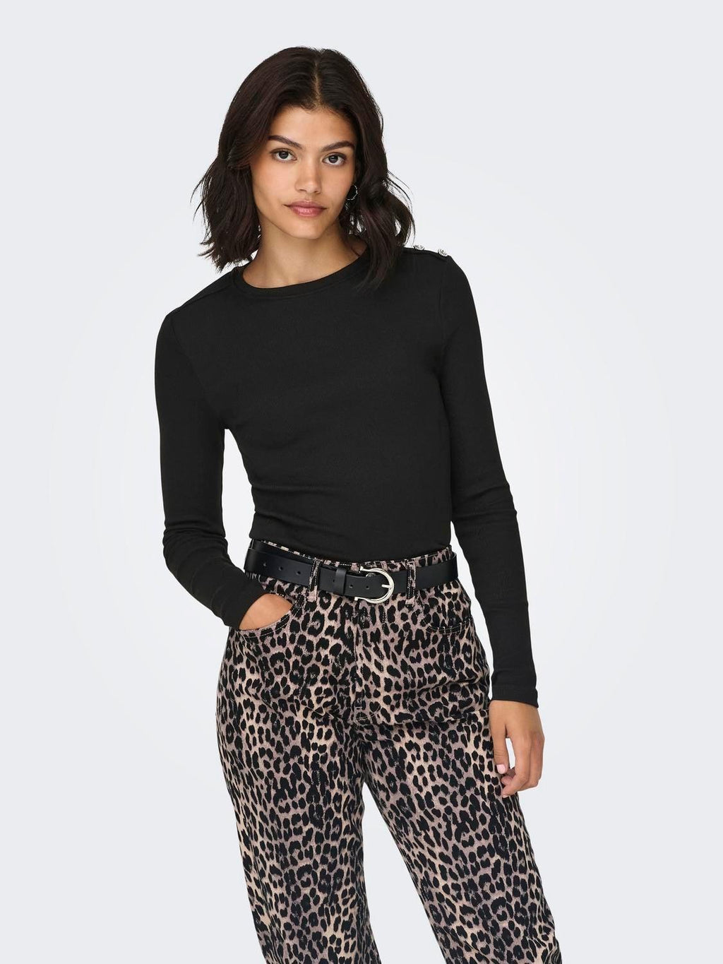 15330371/Black ONLY