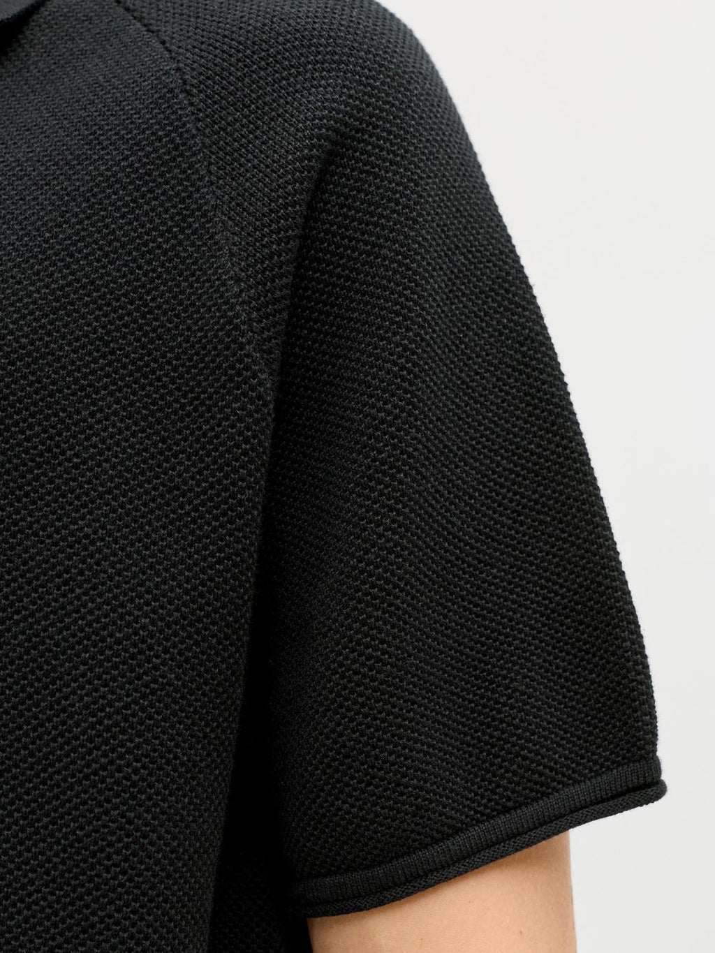 JJHILL KNIT SPLIT NECK SS26 