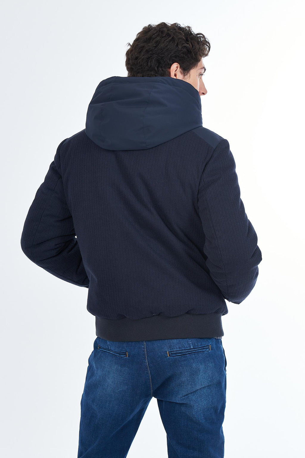 J835 QU00/0710 YES ZEE