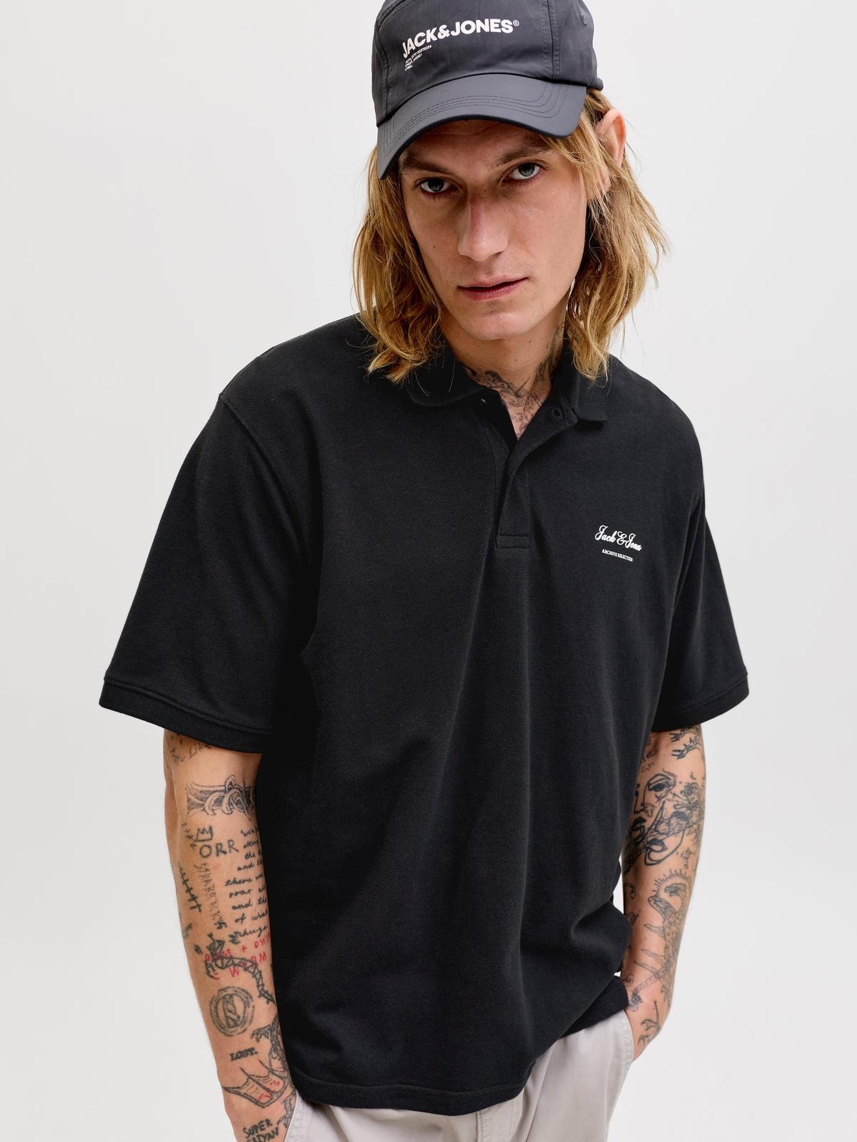 JJEARCHIVE GRAPHIC POLO SS LN 