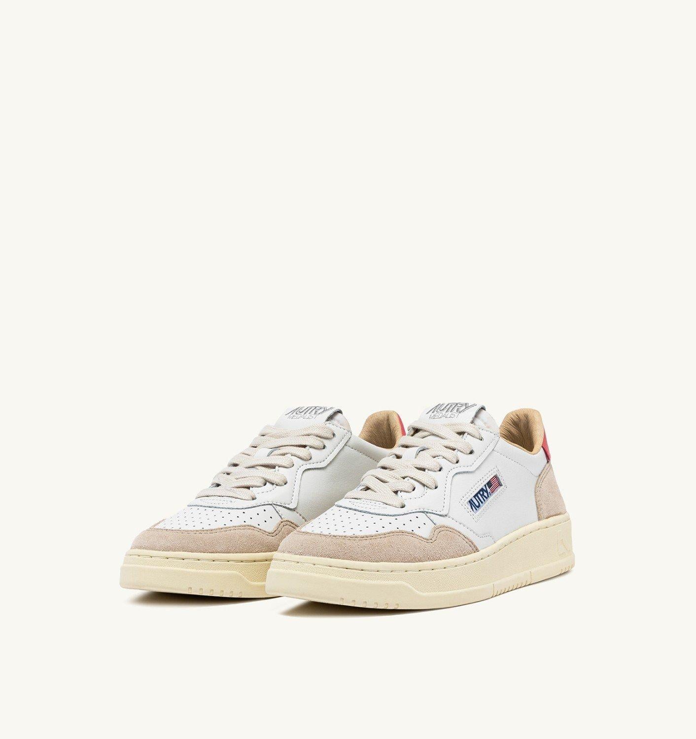 Autry Women's 01 Medalist Low Suede 