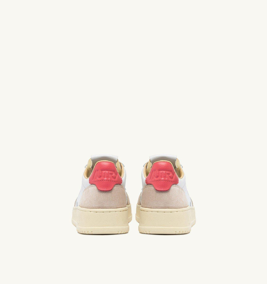 Autry Women's 01 Medalist Low Suede 