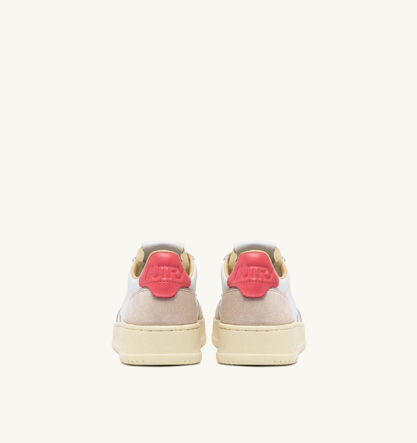 Autry Women's 01 Medalist Low Suede 