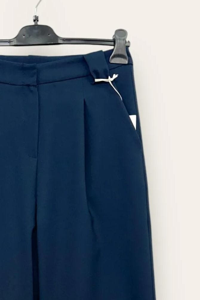 Pantalone a palazzo con pinces, zip e gancetto 