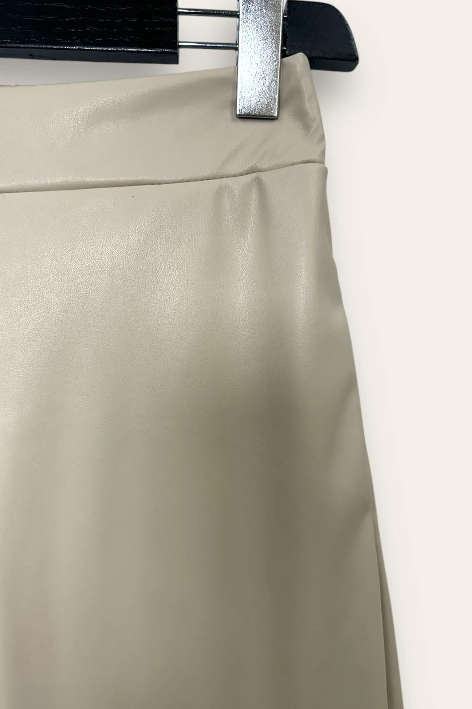 CH-10789/Beige LOVEme