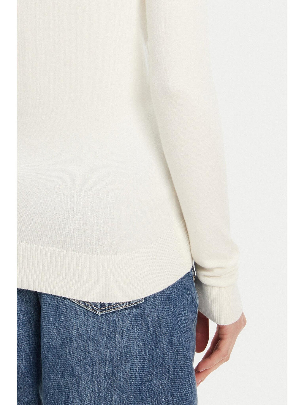 W5YR24Z2NQ2/G7V2 GUESS