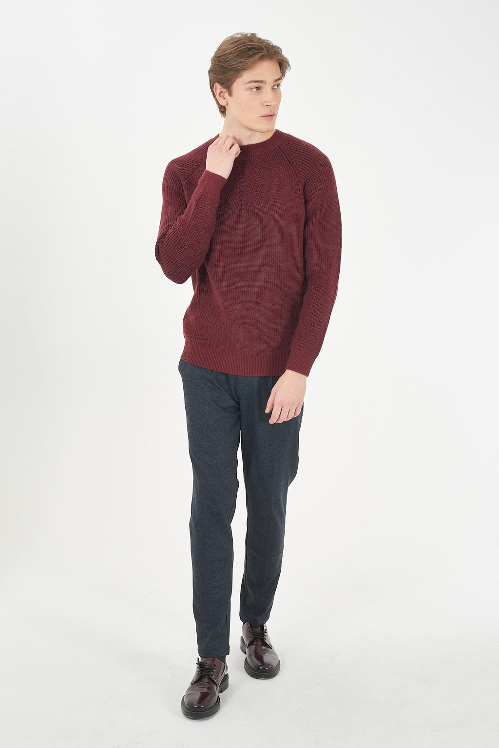 M828 MS00/0516 YES ZEE