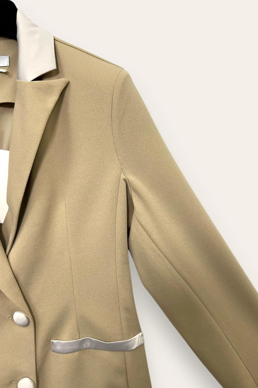 Giacca doppio petto con inserti in raso AM-10693-AM-8041/Beige LOVEme