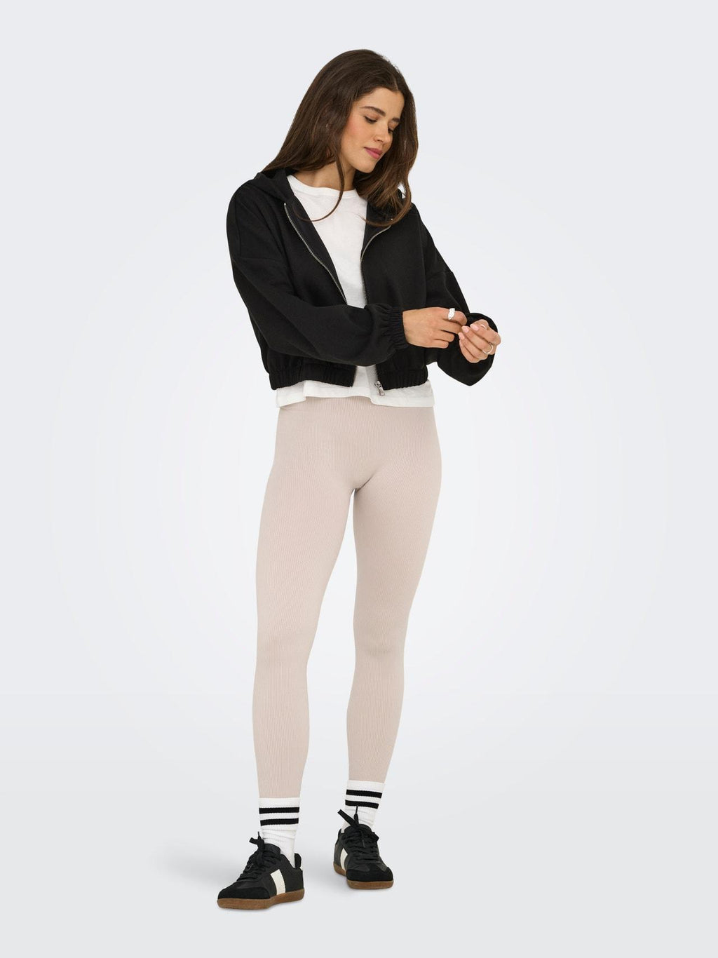 15346449/Black ONLY