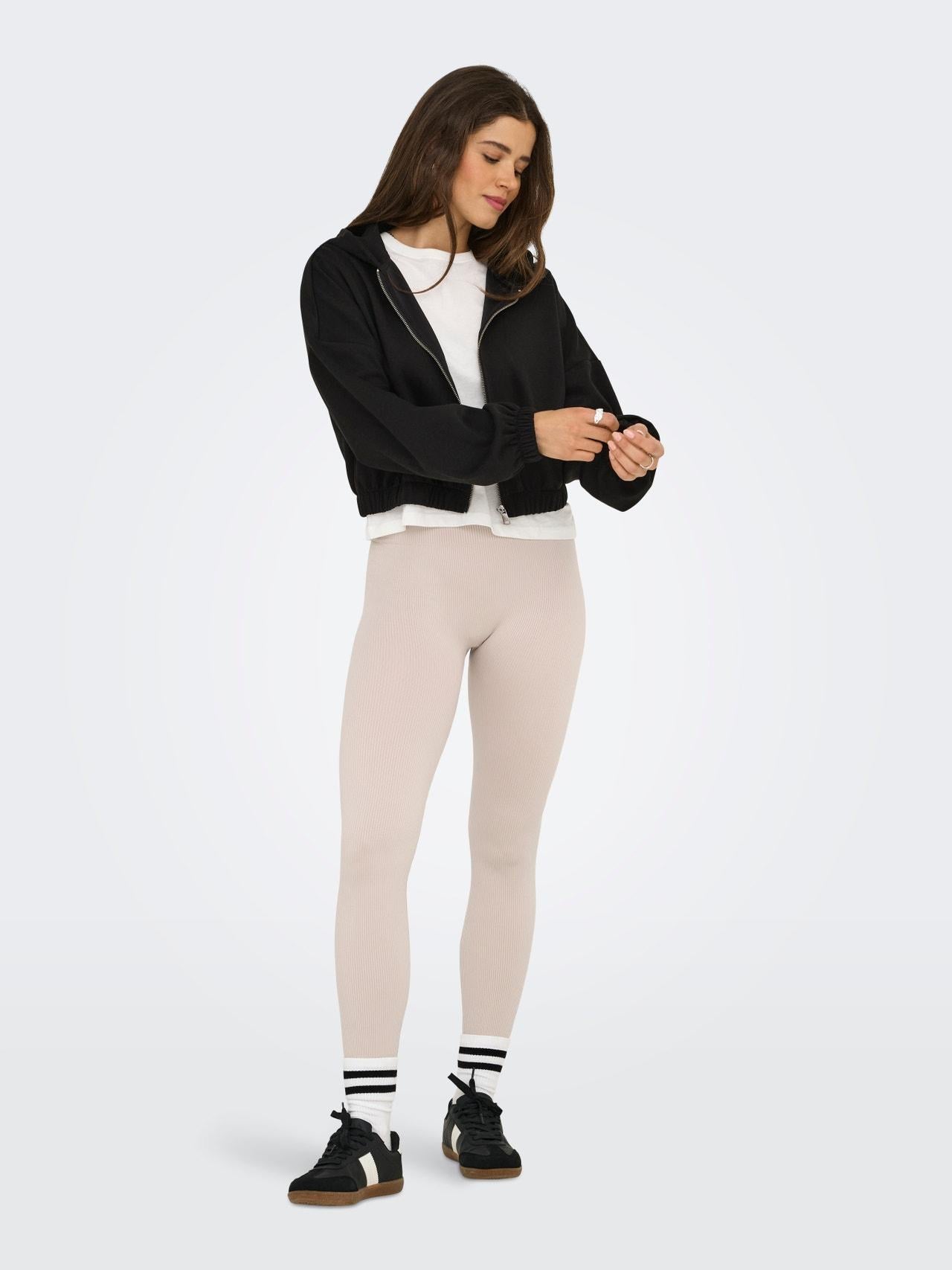 15346449/Black ONLY
