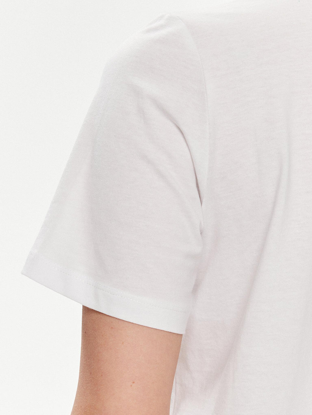 15270390/White ONLY