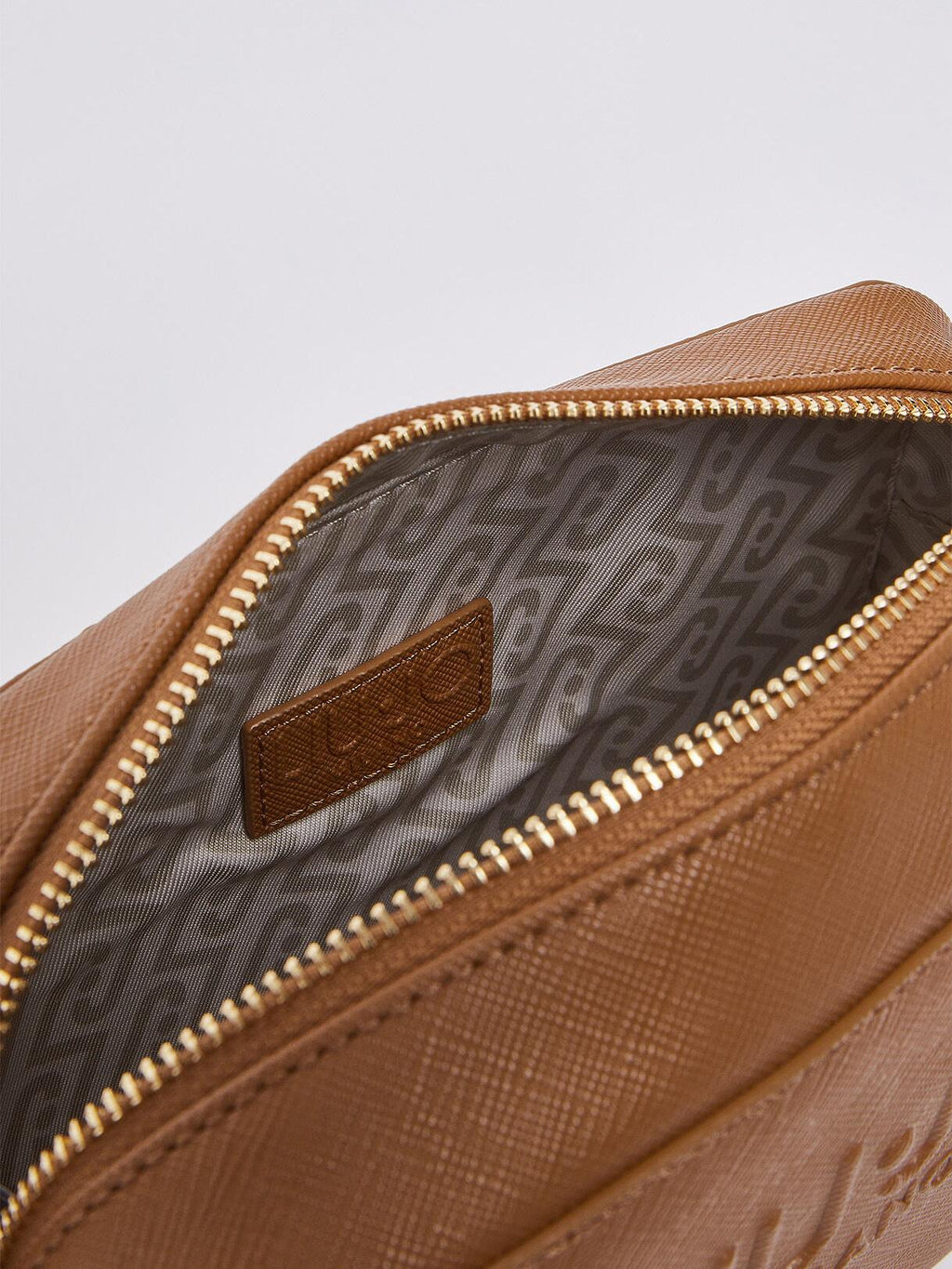 AA6153ES029/X0742 LIU JO