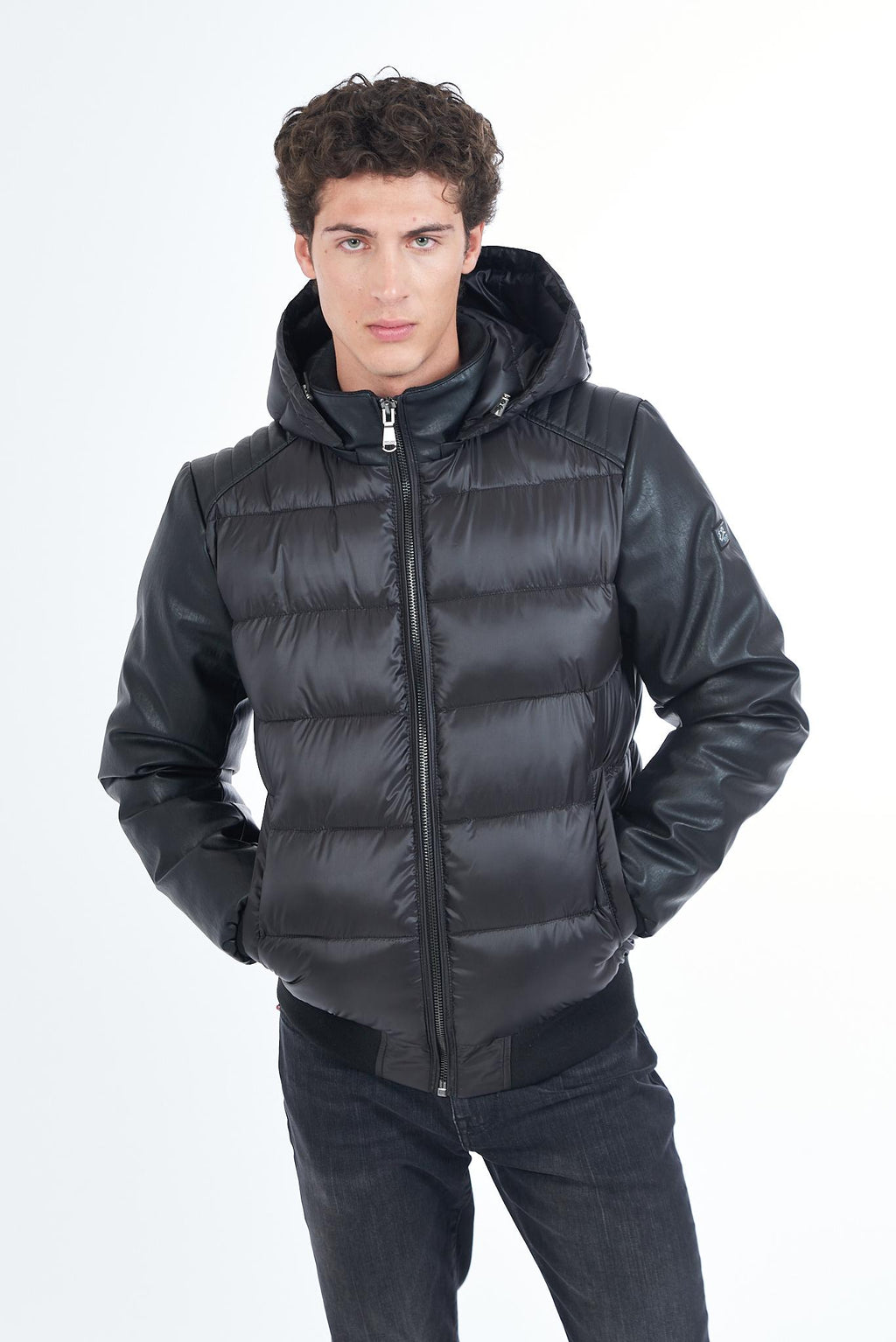 J813 KT00/0801 YES ZEE