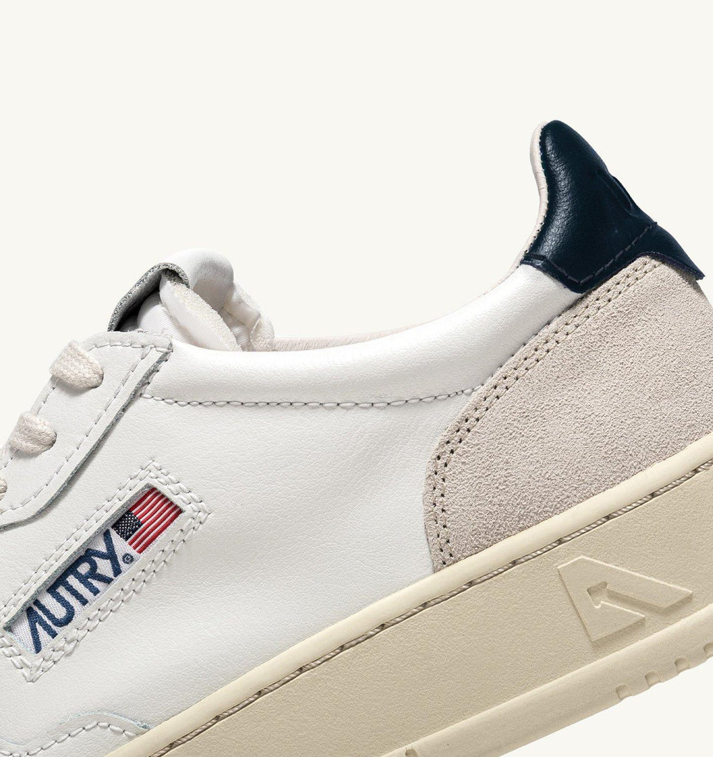SNEAKERS ''MEDALIST LOW'' AULM-LS28/WHITE-BLUE AUTRY