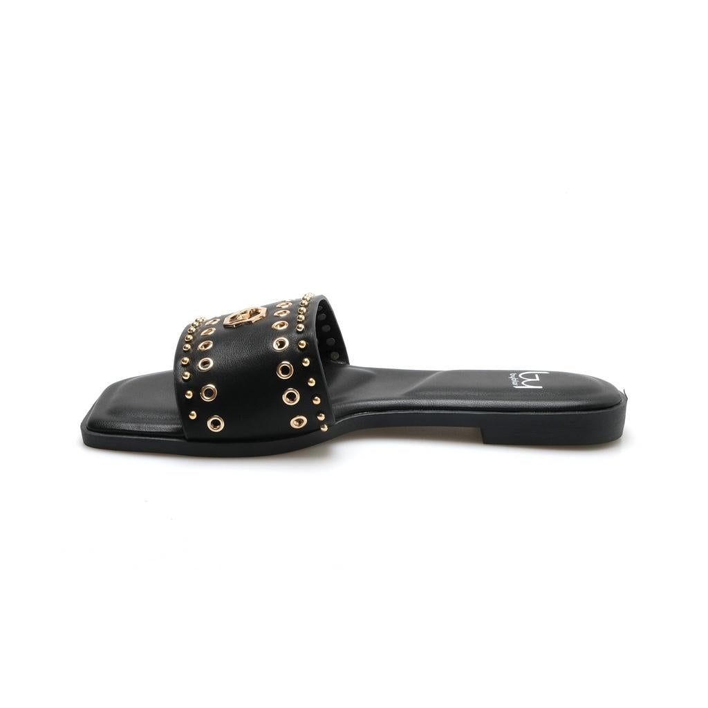 SLIPPERS 