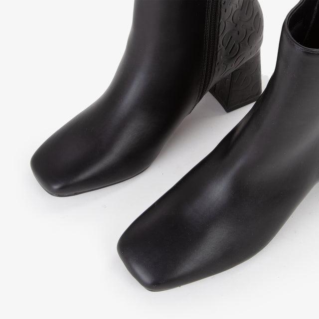 ANKLE BOOTS 