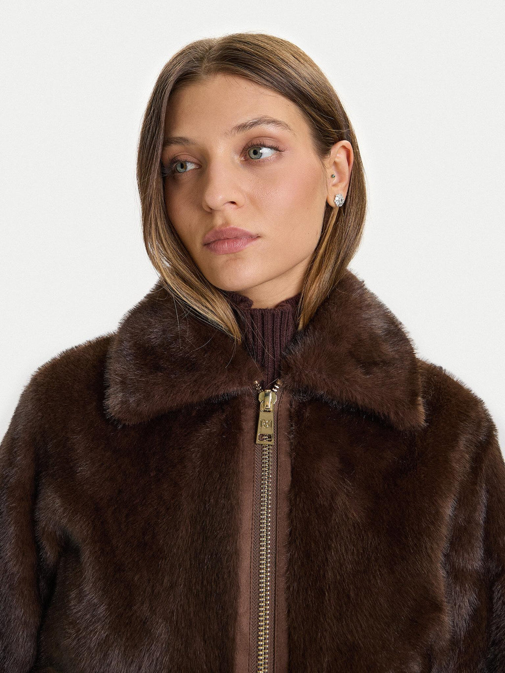 FW25STYLE32 CAPP PELLICCIA CORTA CON TASCONI 