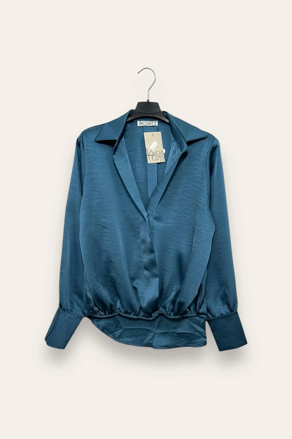 Camicia in raso a portafoglio con elastico al fondo 