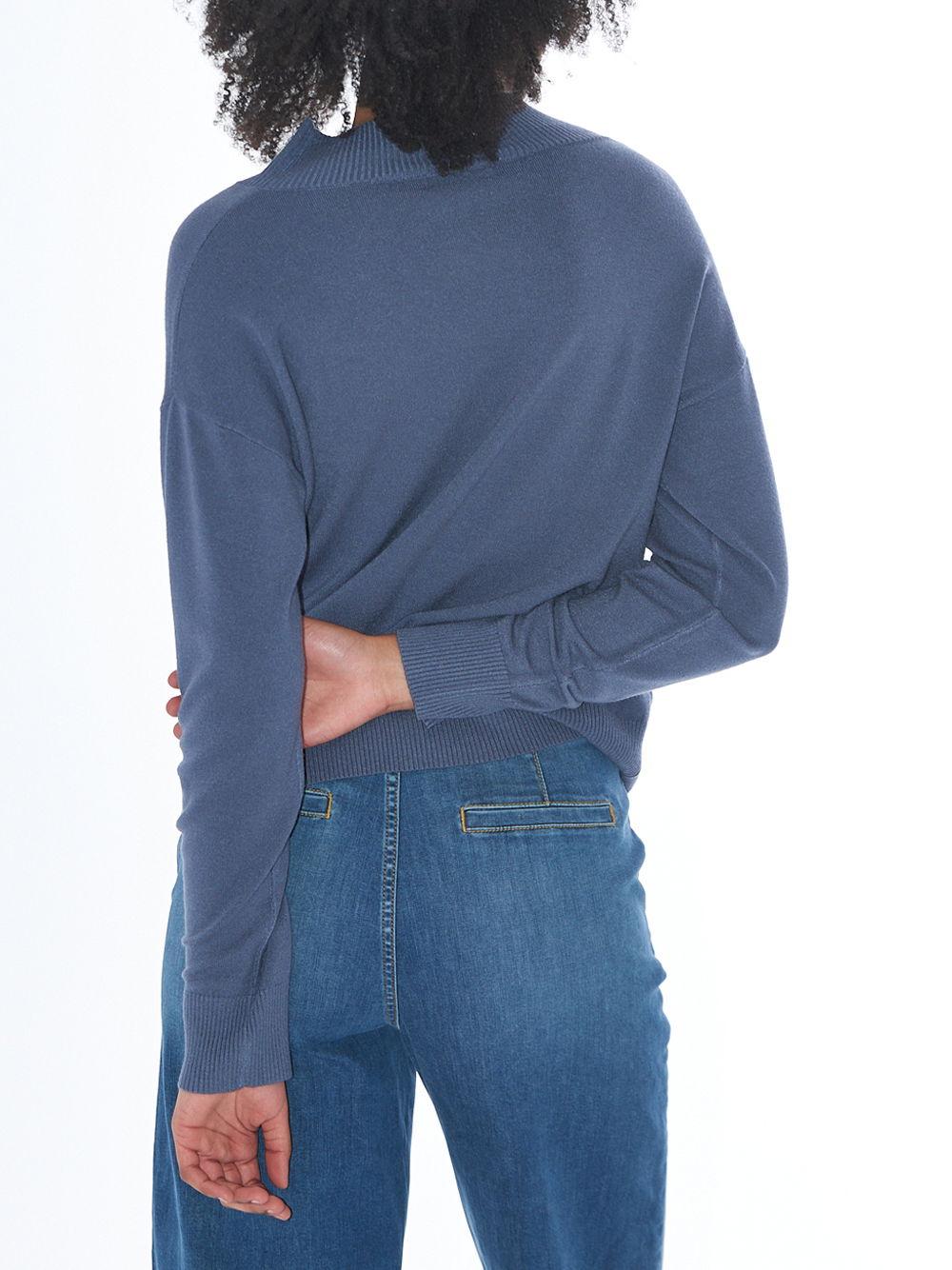 M050 RU00/0710 YES ZEE