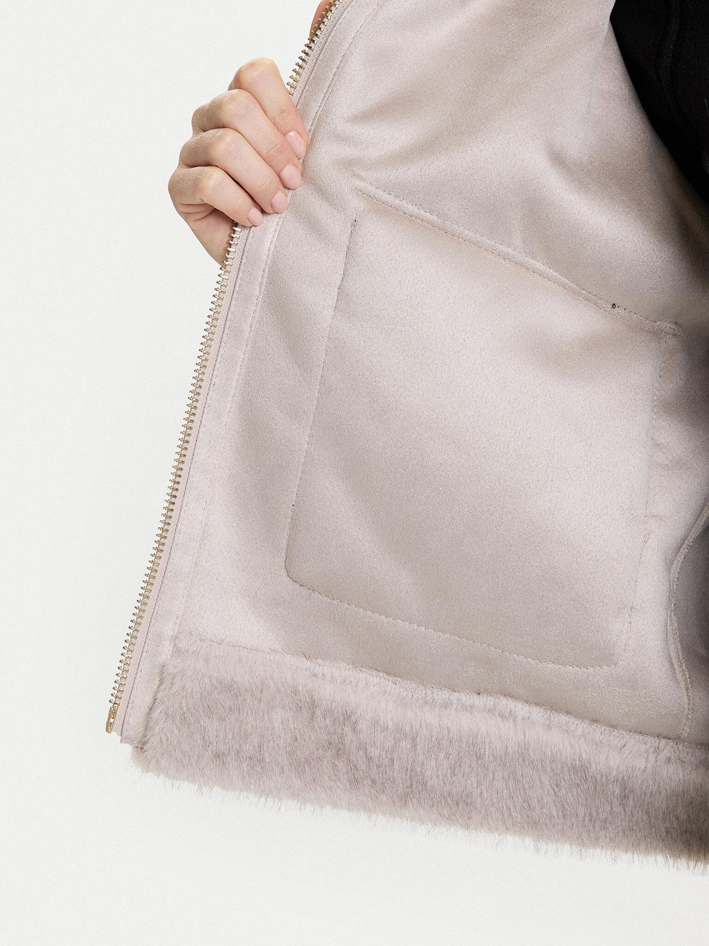 FW25STYLE32 CAPP PELLICCIA CORTA CON TASCONI 