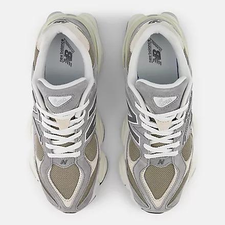New Balance SNEAKERS 9060 IN PELLE E TESSUTO MULTICOLOR 