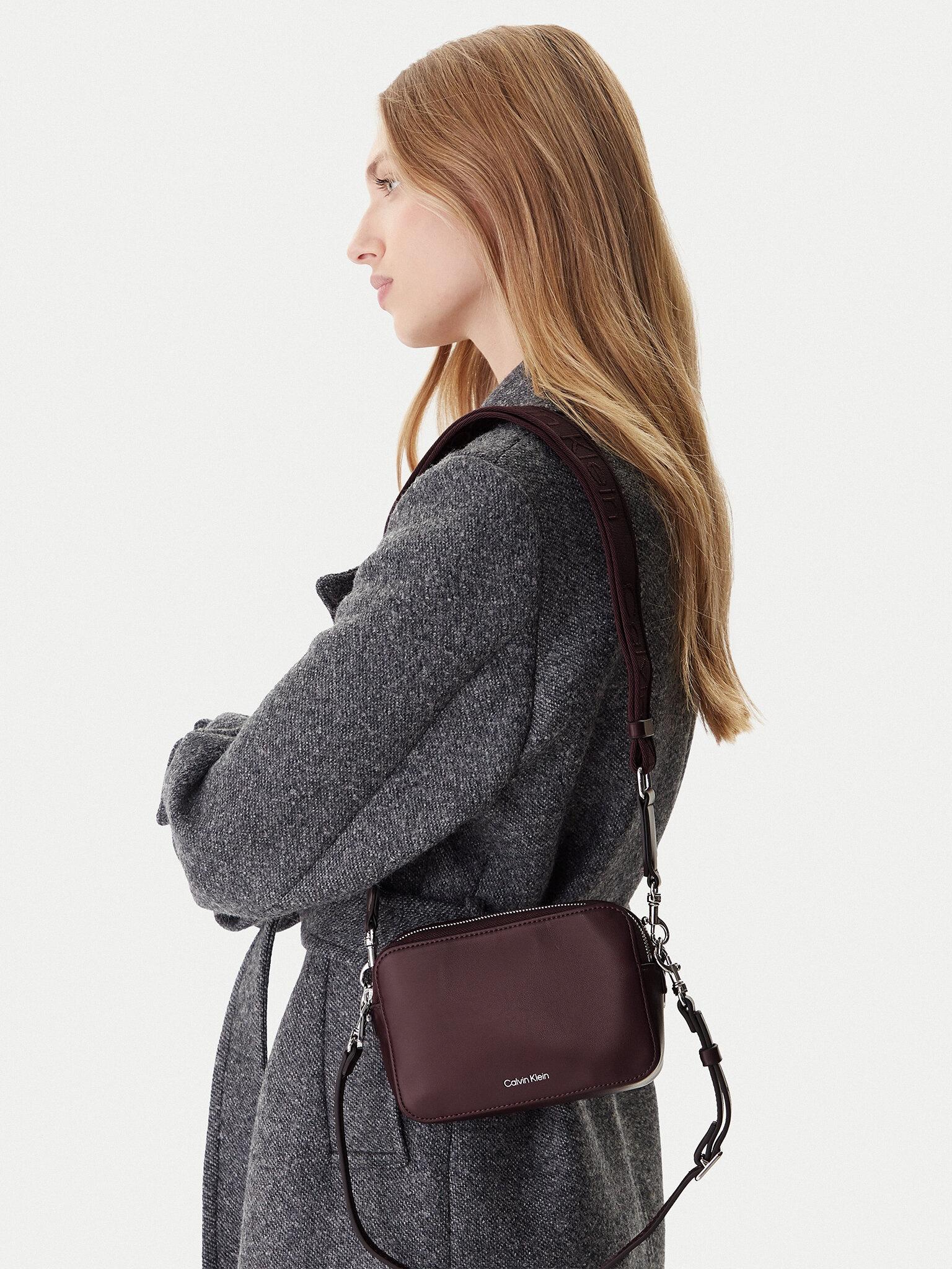 WEBBING DOUBLE STRAP CAMERA BAG LV04F3165G/BAP CALVIN KLEIN