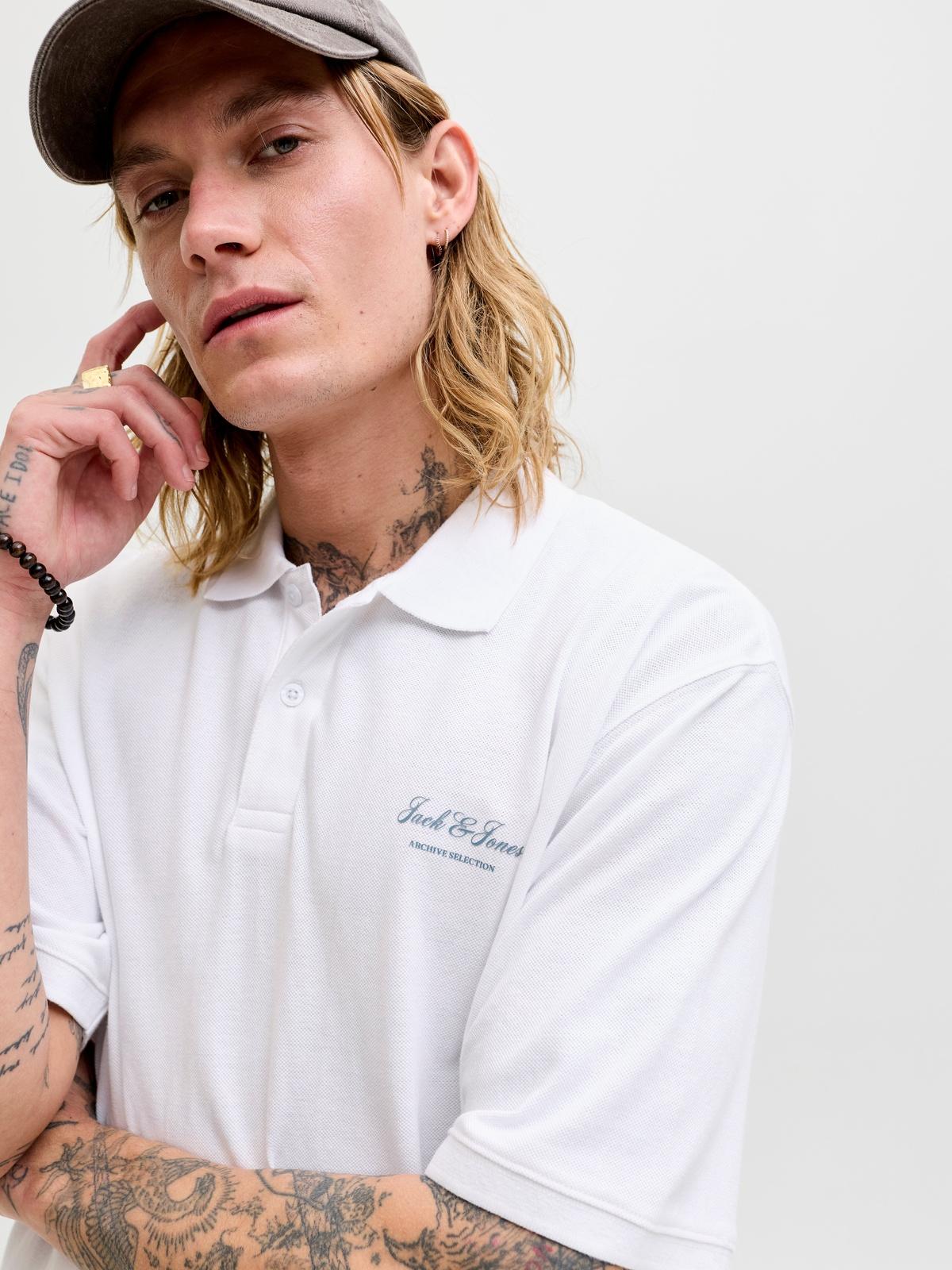 JJEARCHIVE GRAPHIC POLO SS LN 