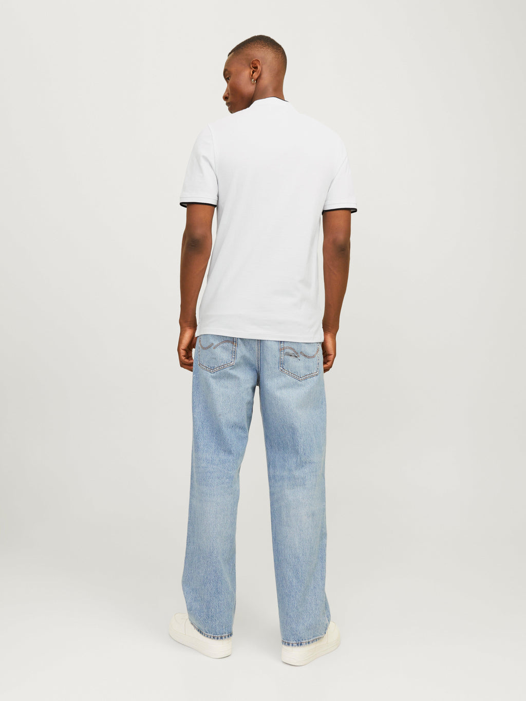 12199711/White JACK AND JONES