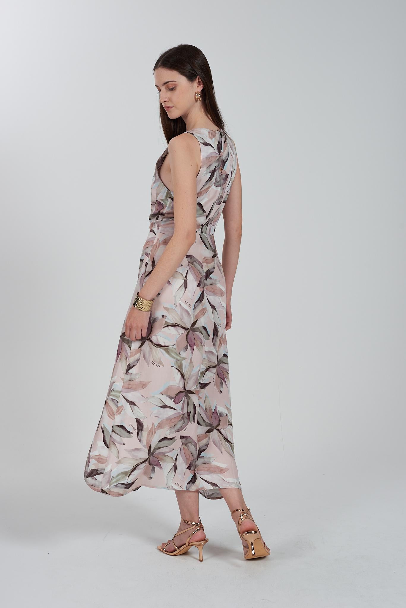 A418 CF01/2442 YES ZEE