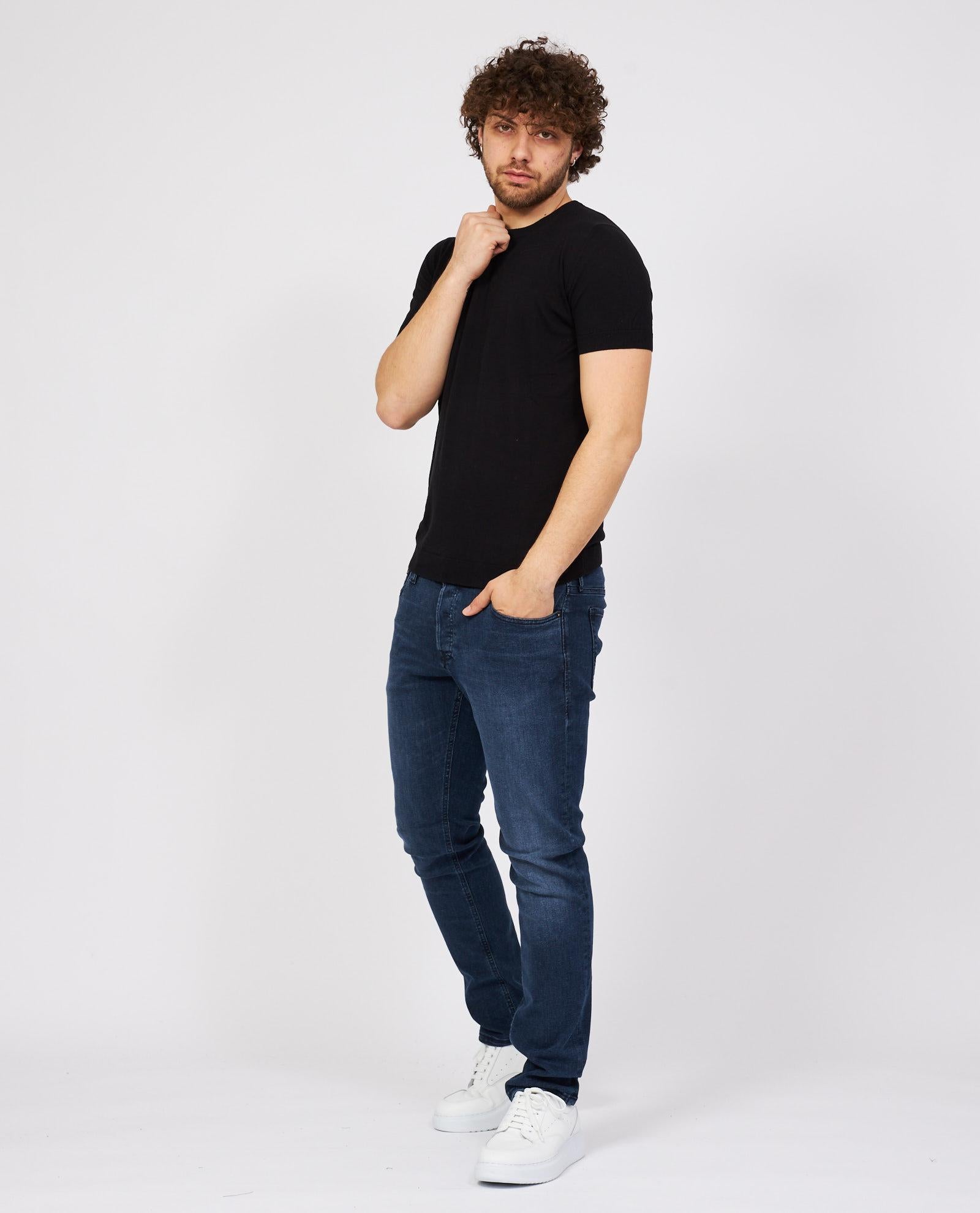 M715 DH00/0801 YES ZEE