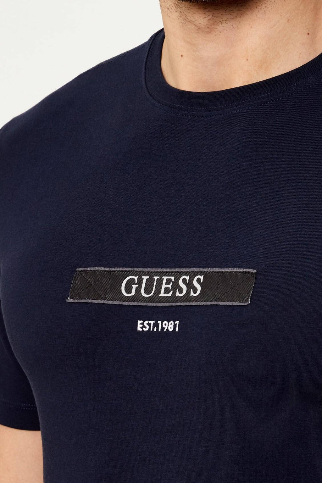 M6RI17J1314/G7V2 GUESS