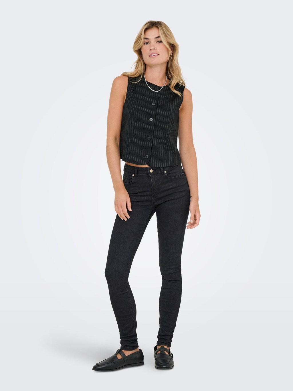 15357618/Black ONLY