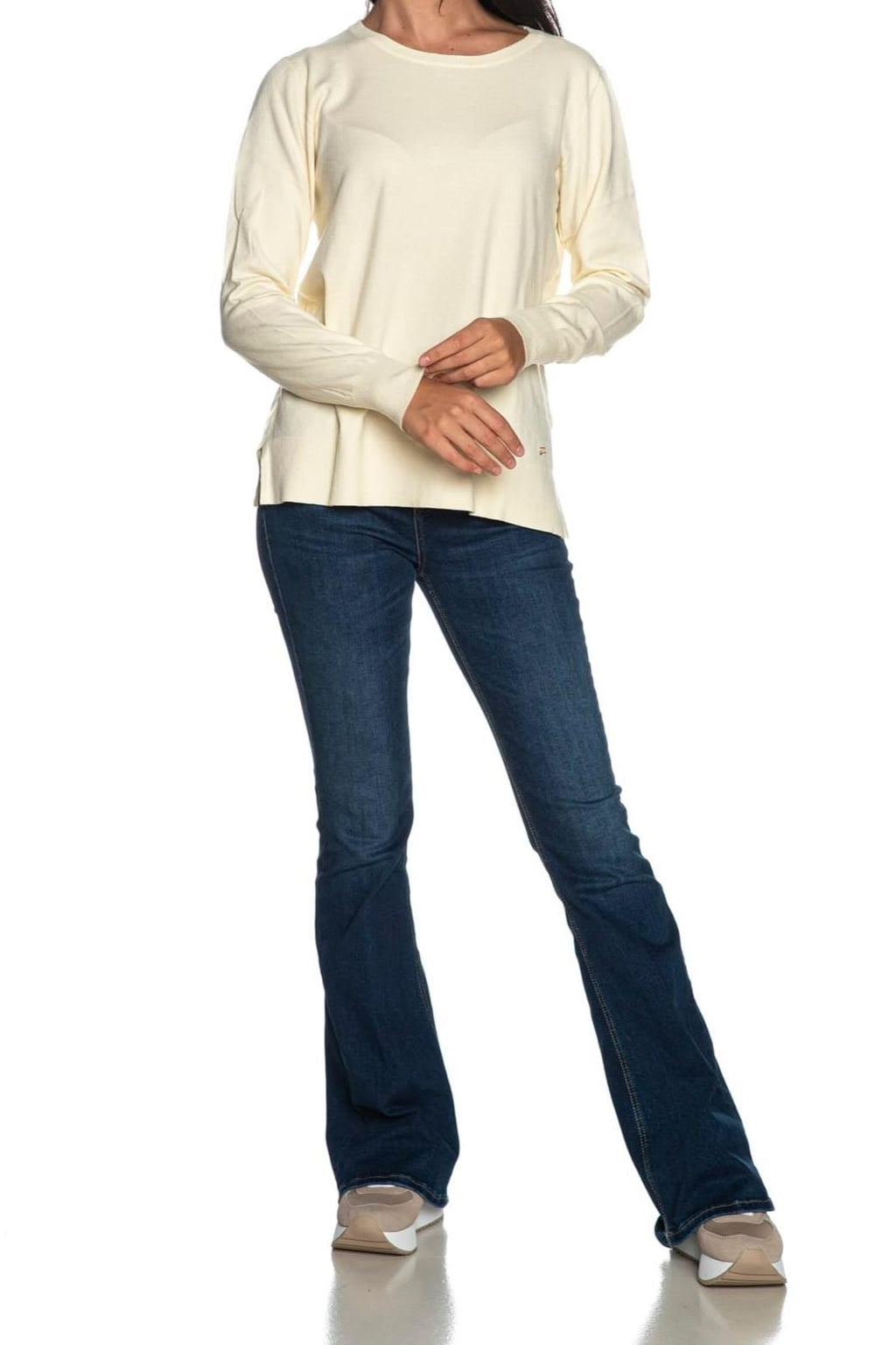 M052 RU00/0157 YES ZEE