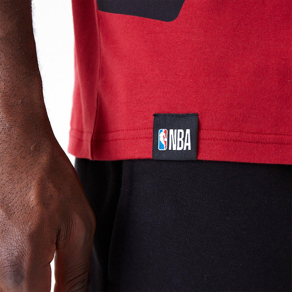 NBA LARGE WRDMRK OS TEE MIAHEA  PNRBLK 60502582/DARK RED NEW ERA