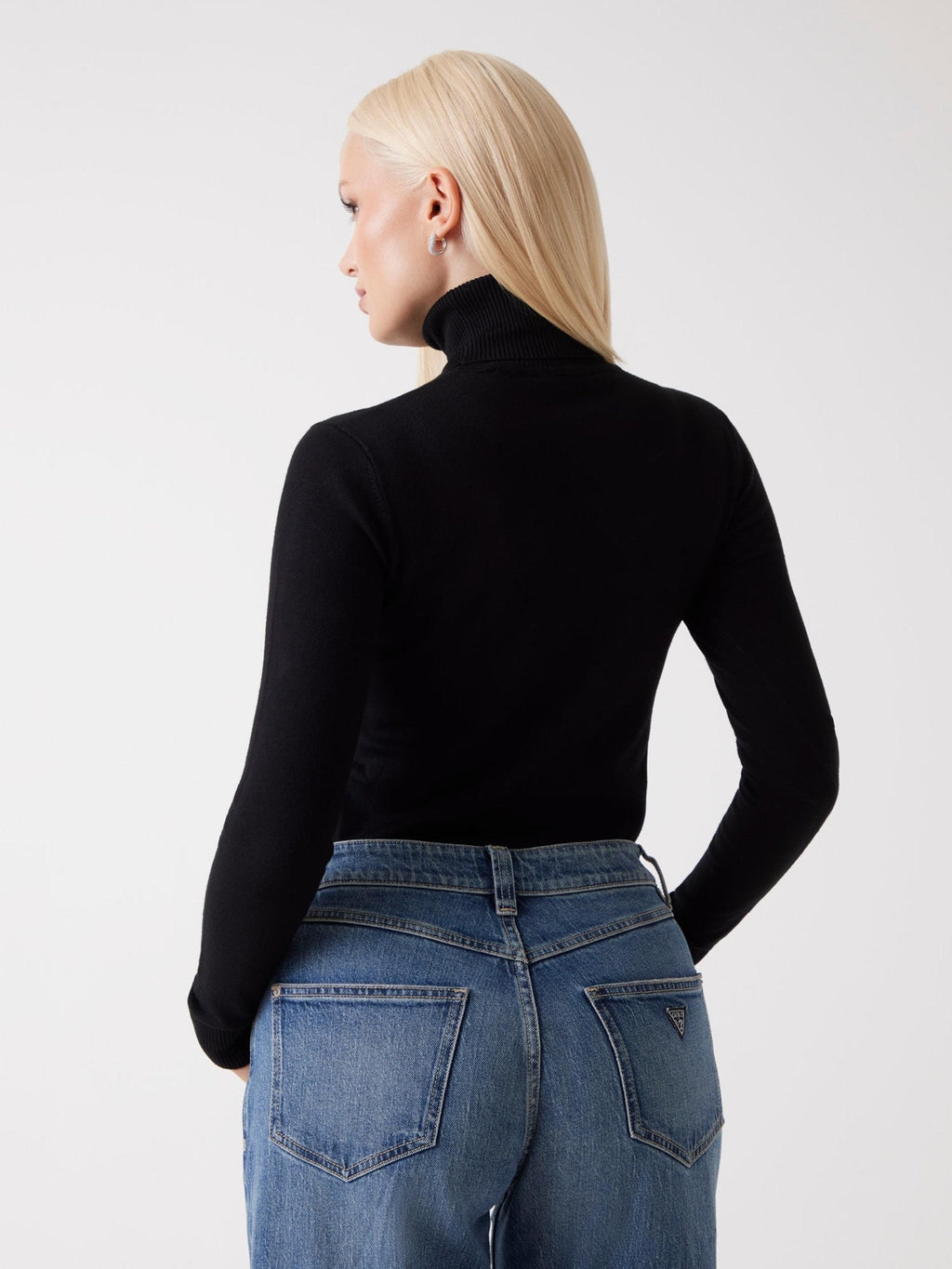 W5BR39Z2NQ2/JBLK GUESS