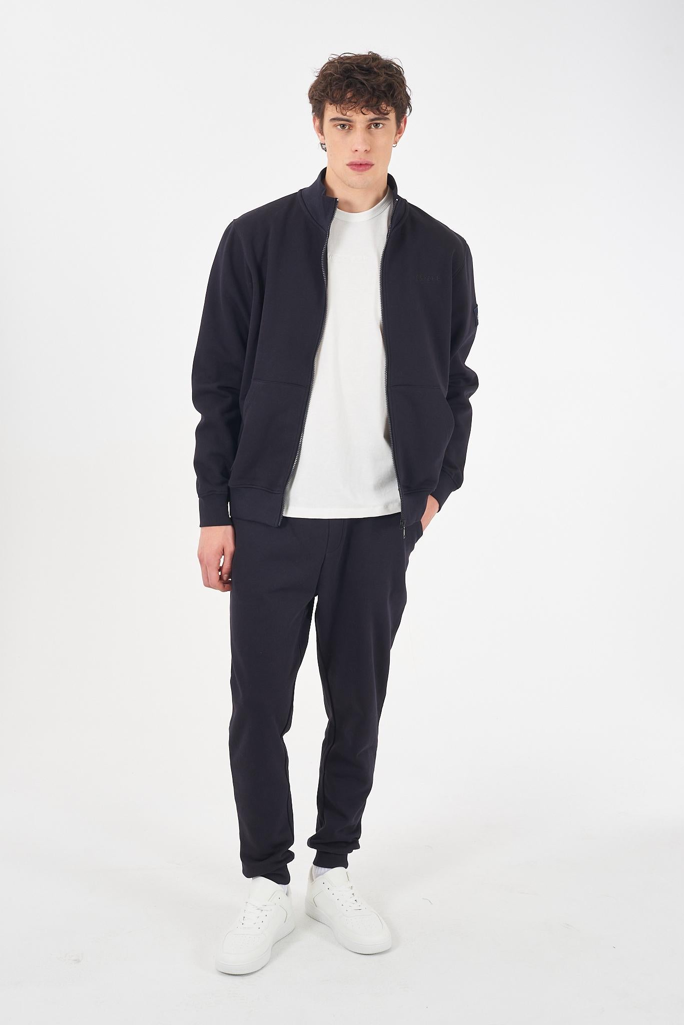 P668 CZ00/0801 YES ZEE