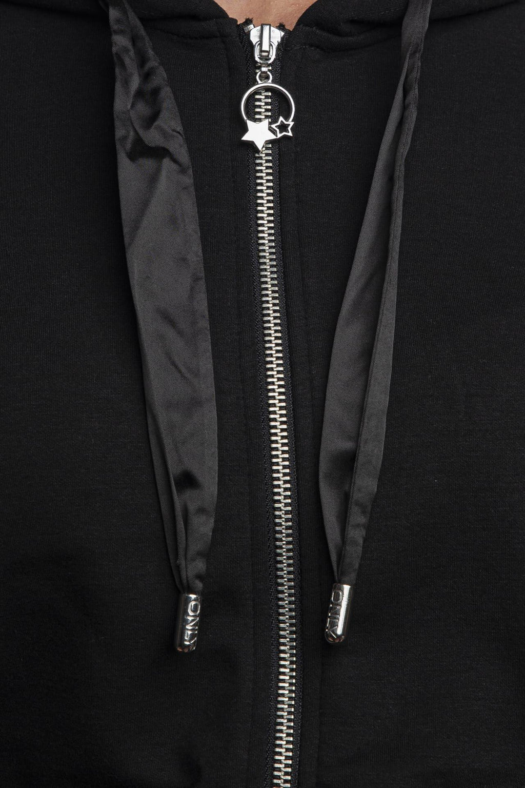 15303845/Black ONLY
