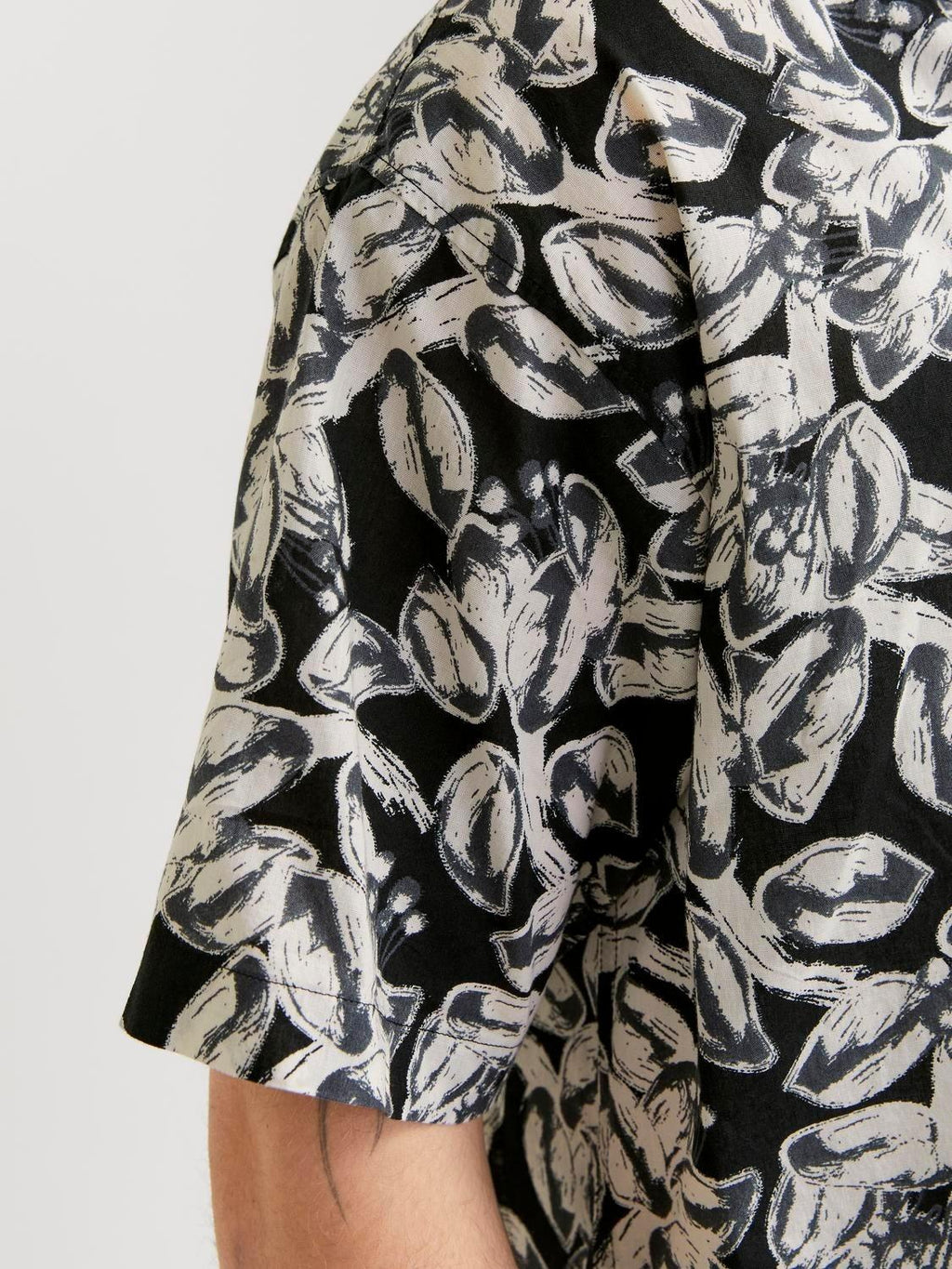 12271089/Black JACK AND JONES