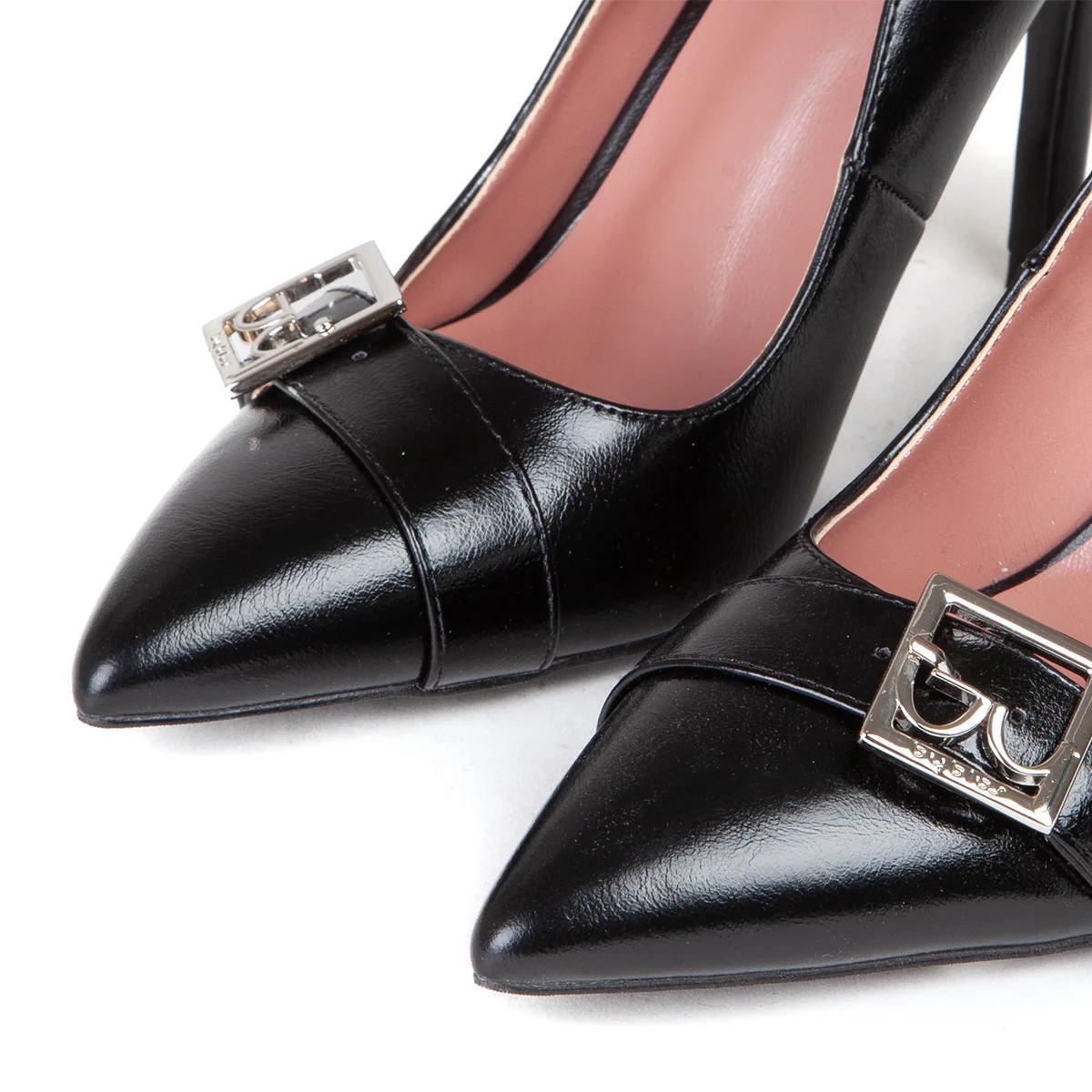 HIGH HEELS 