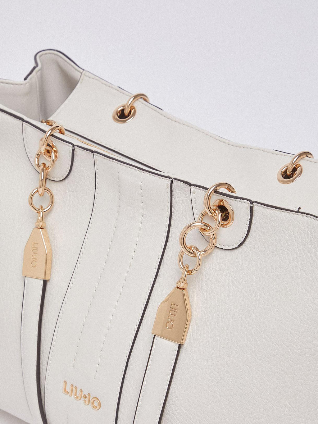 AA6104E1109/X0459 LIU JO