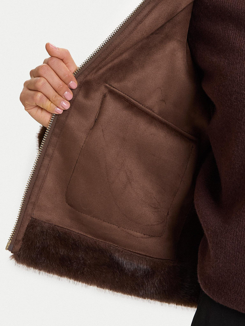 FW25STYLE32 CAPP PELLICCIA CORTA CON TASCONI 