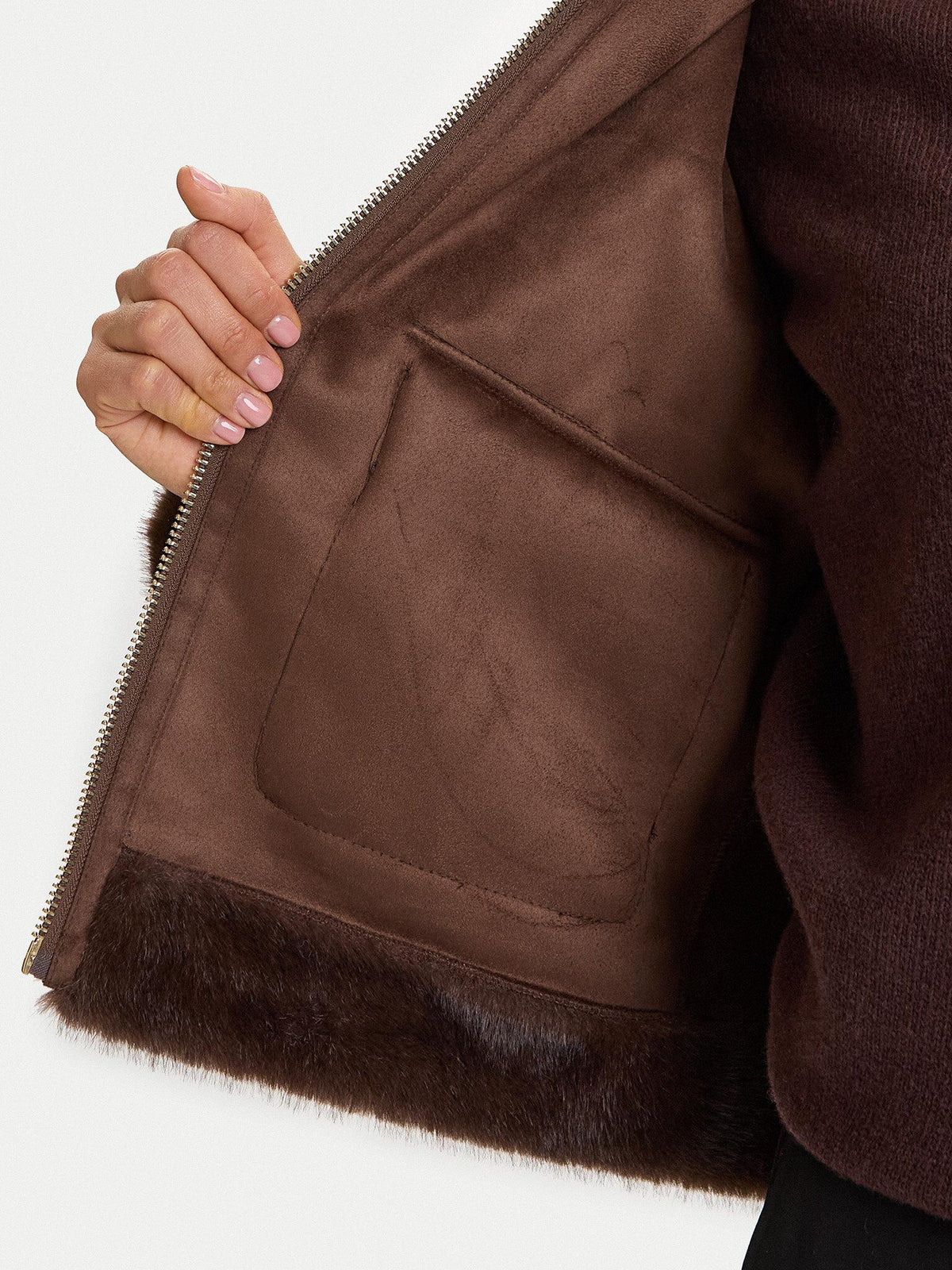 FW25STYLE32 CAPP PELLICCIA CORTA CON TASCONI 