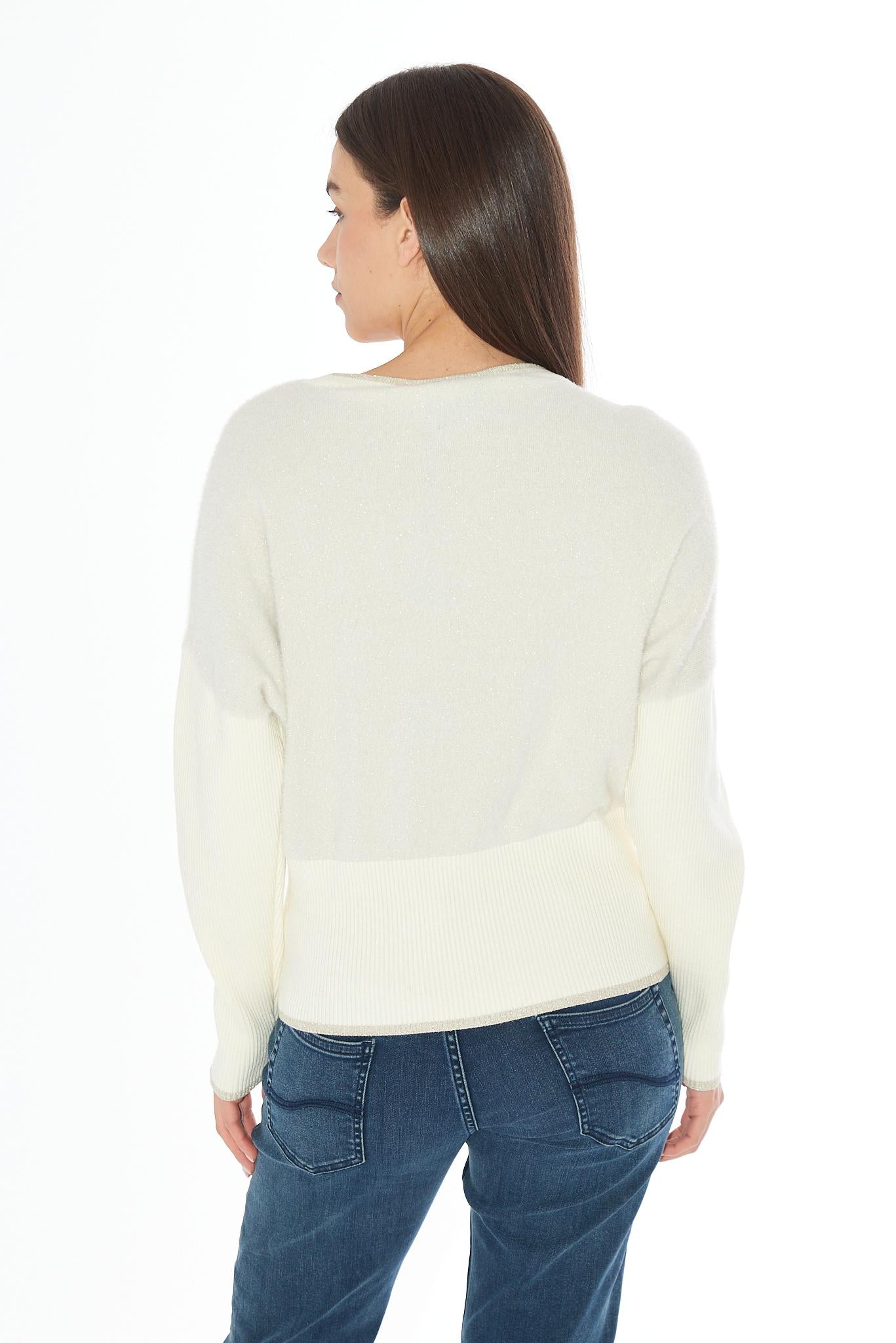 M014 IS00/0157 YES ZEE