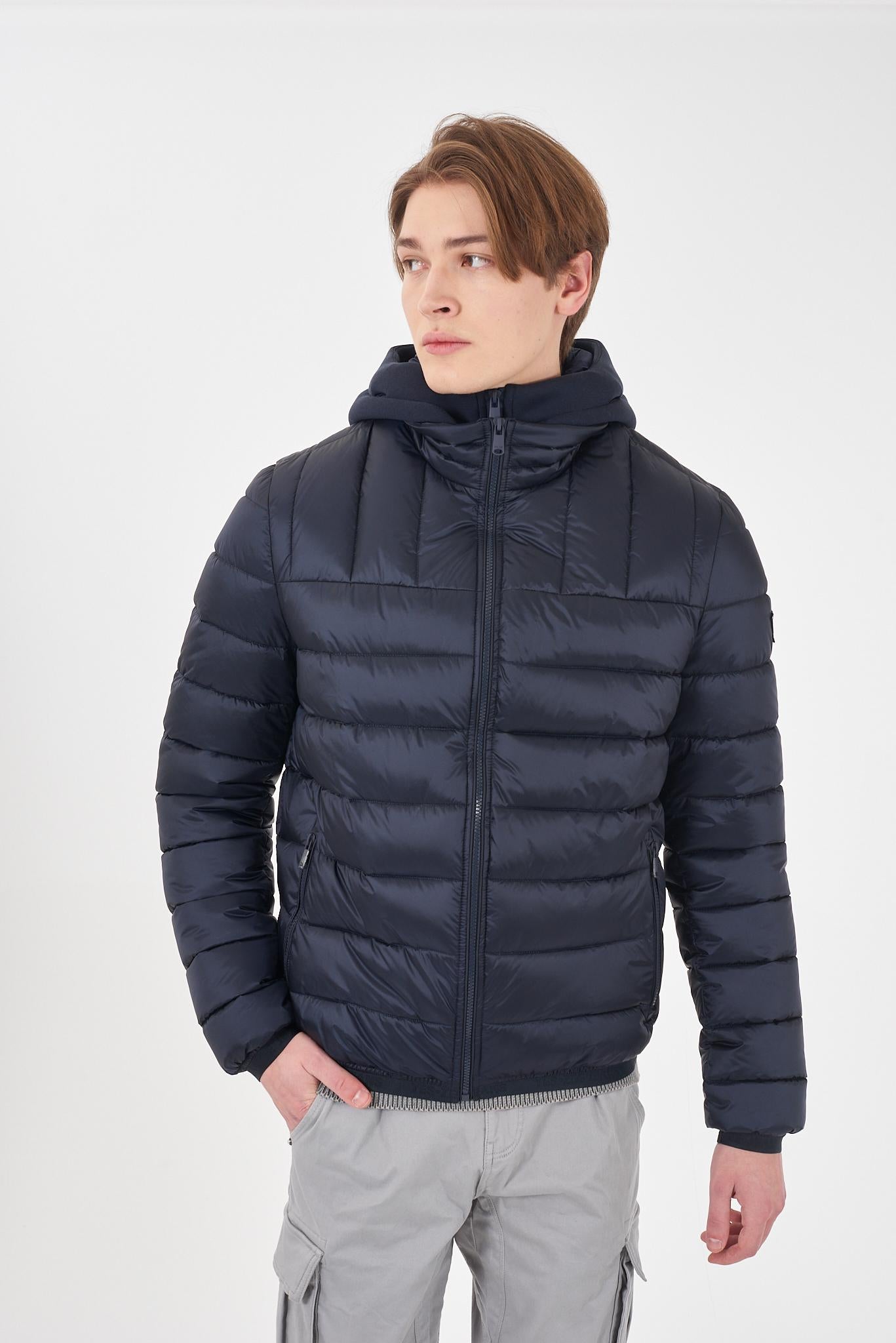 J838 QG00/0713 YES ZEE