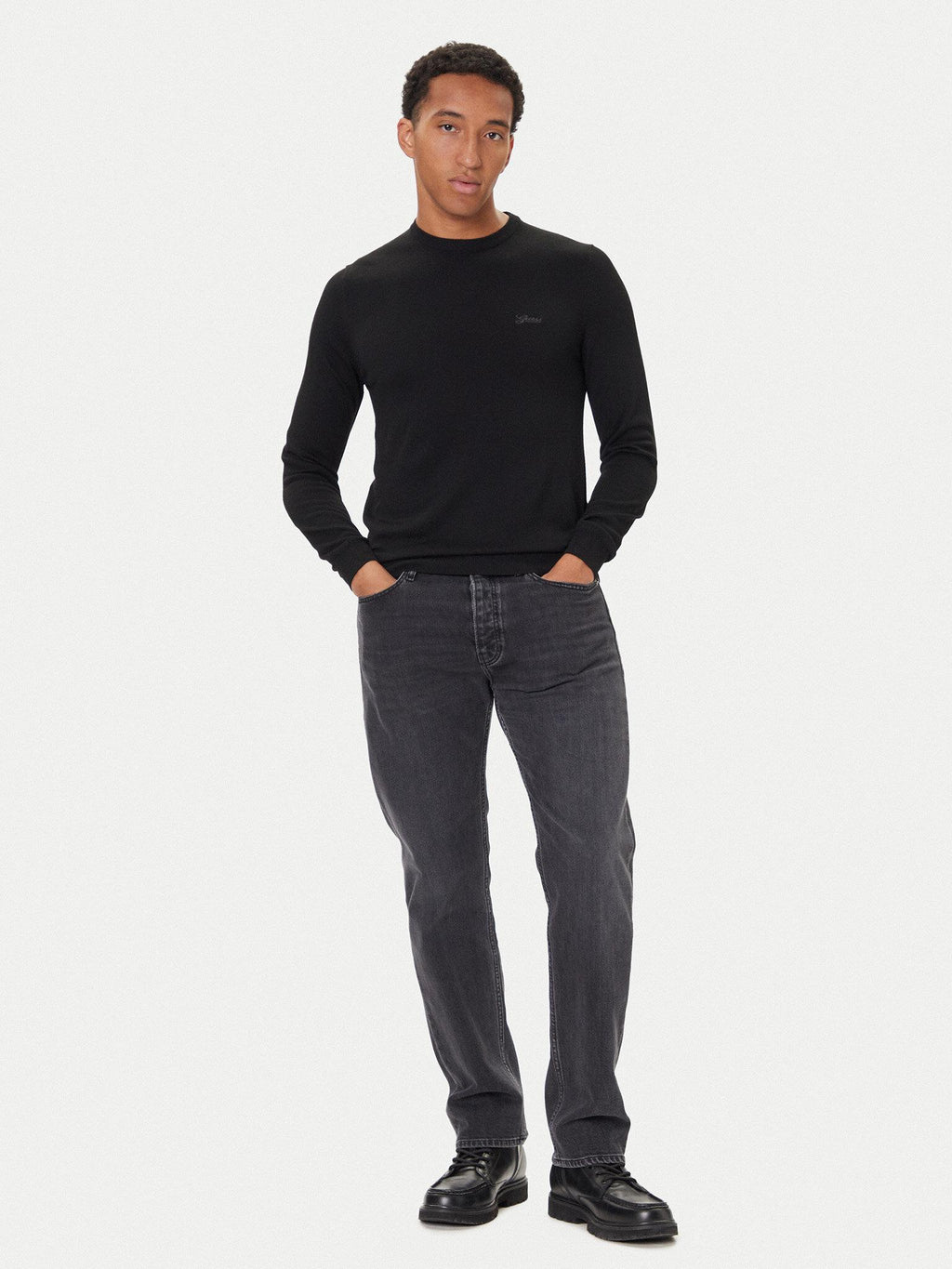 M5YR26Z0122/JBLK GUESS