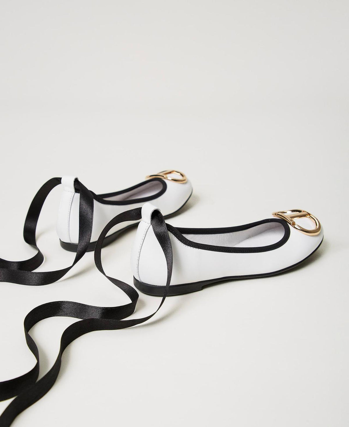 BALLERINA CON OVAL T IN PELLE 