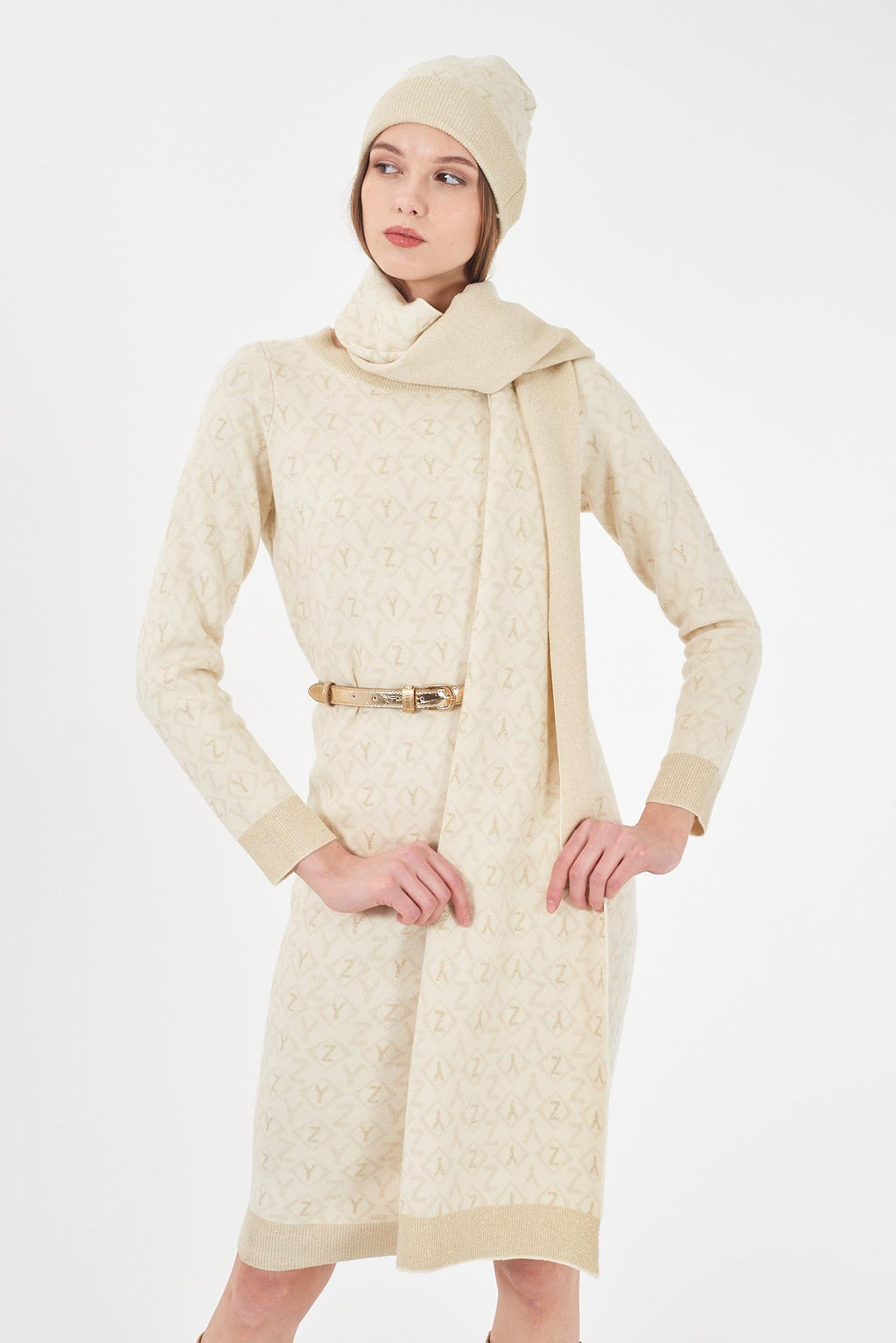 H024 BE00/2245 YES ZEE